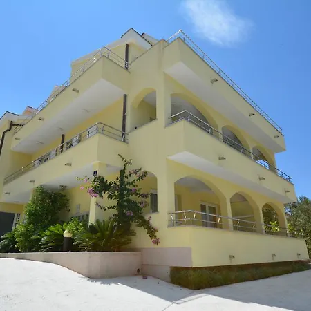 Luna Апартаменты Трогир