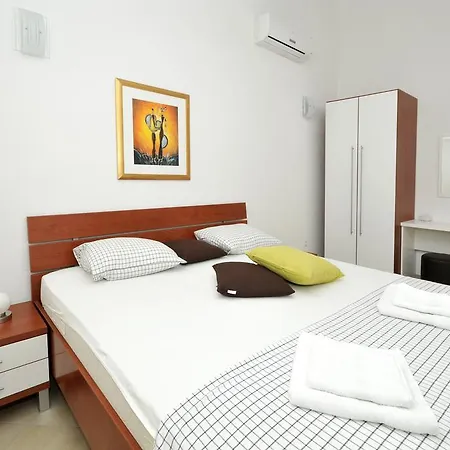 Luna Apartment *