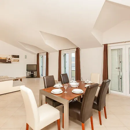 Luna Apartamento Trogir